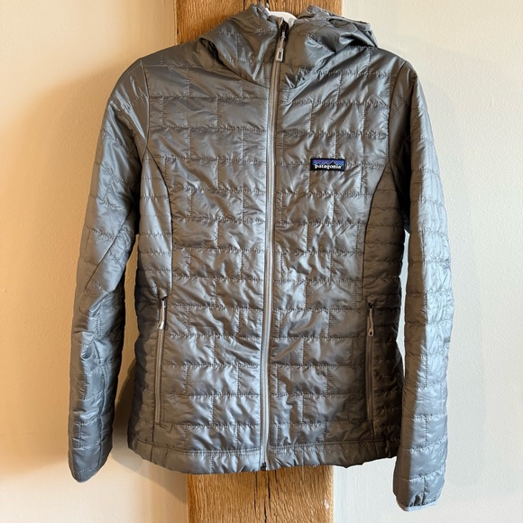 NWT Patagonia Women’s Nano Puff Hoody - Feather Gray Sz Small - Picture 2 of 10